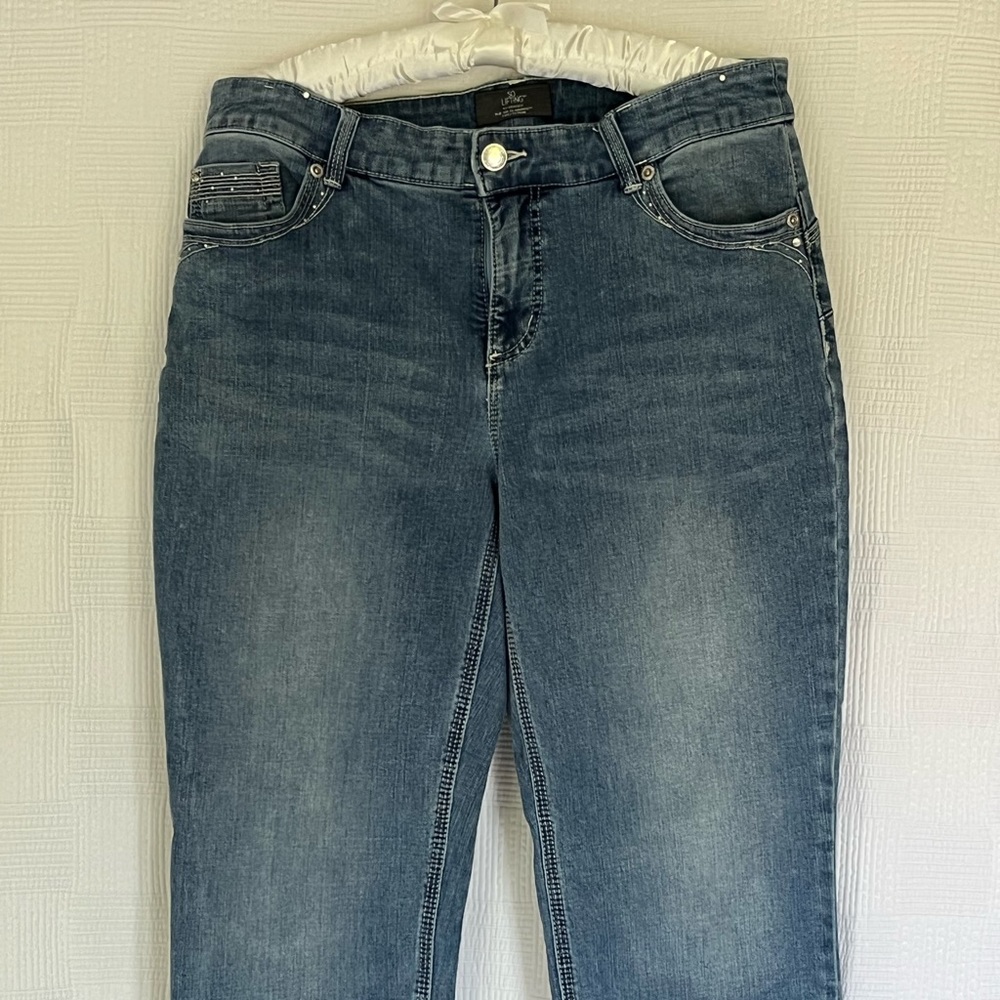 Chico’s Premium Denim - So slimming collection Crop Jean size 1.5 with stretch.